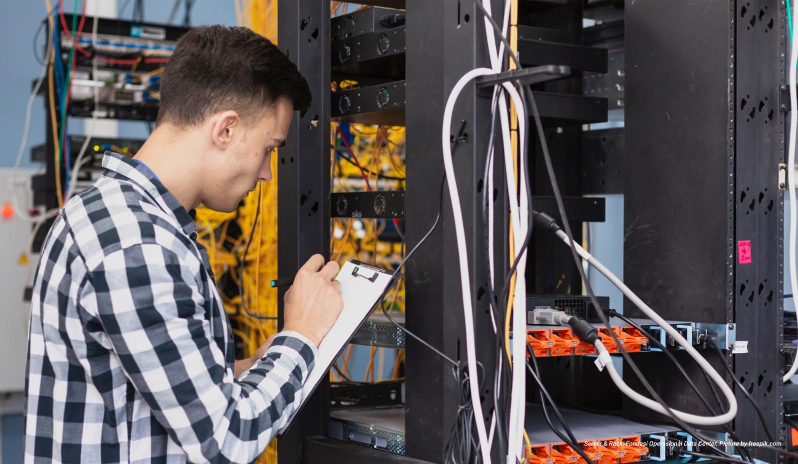 Server & Rack: Fondasi Operasional Data Center